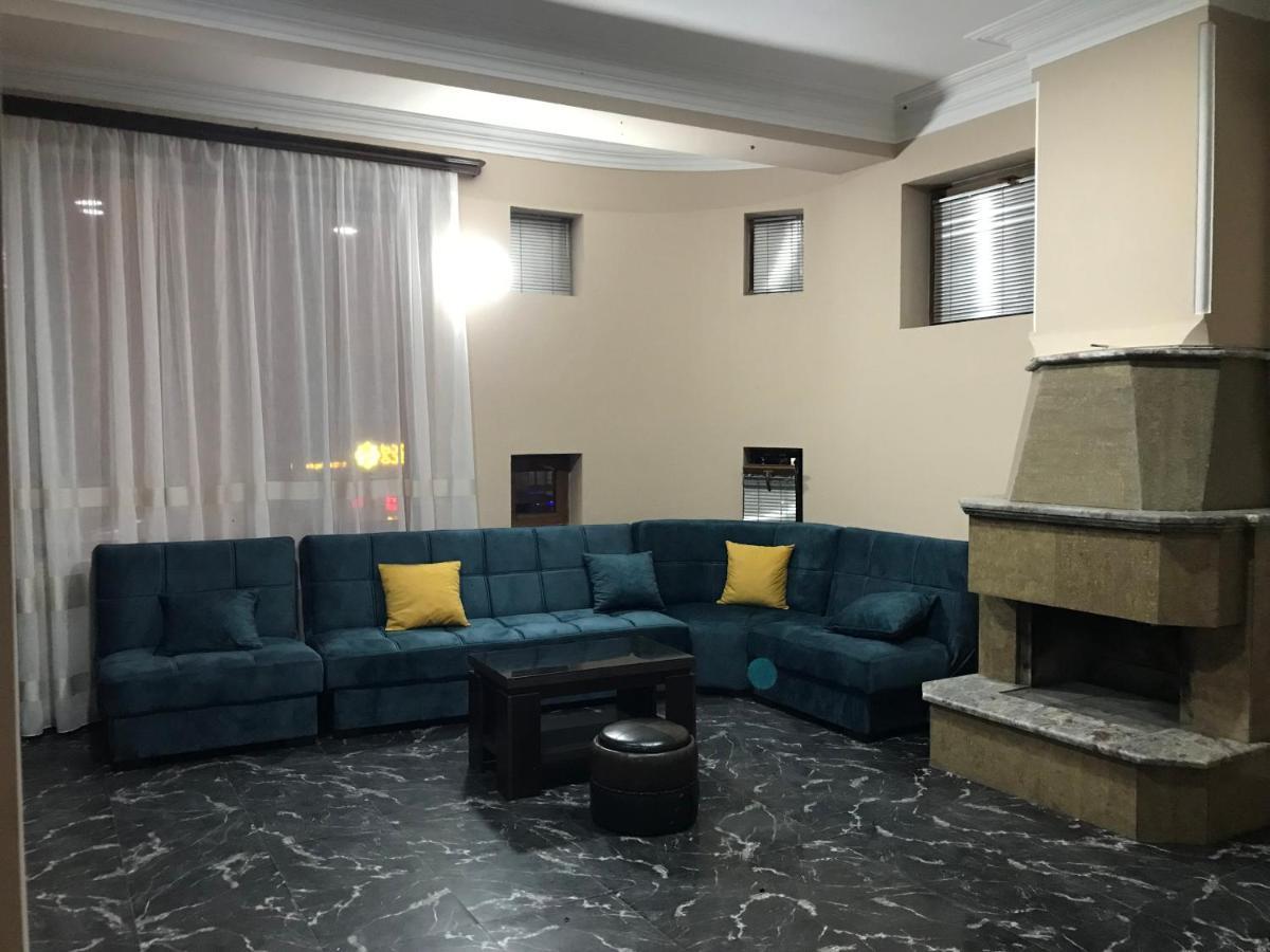 Rostus Hotel Tbilisi Bagian luar foto