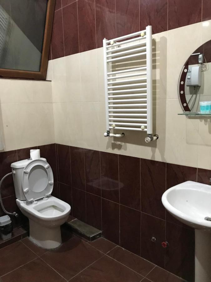 Rostus Hotel Tbilisi Bagian luar foto