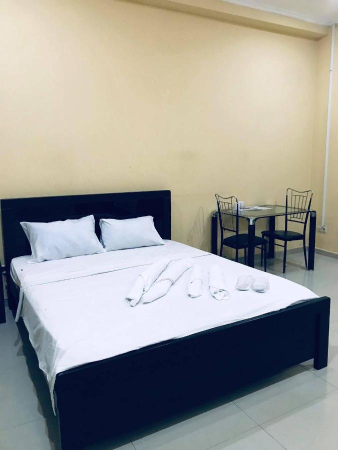 Rostus Hotel Tbilisi Bagian luar foto