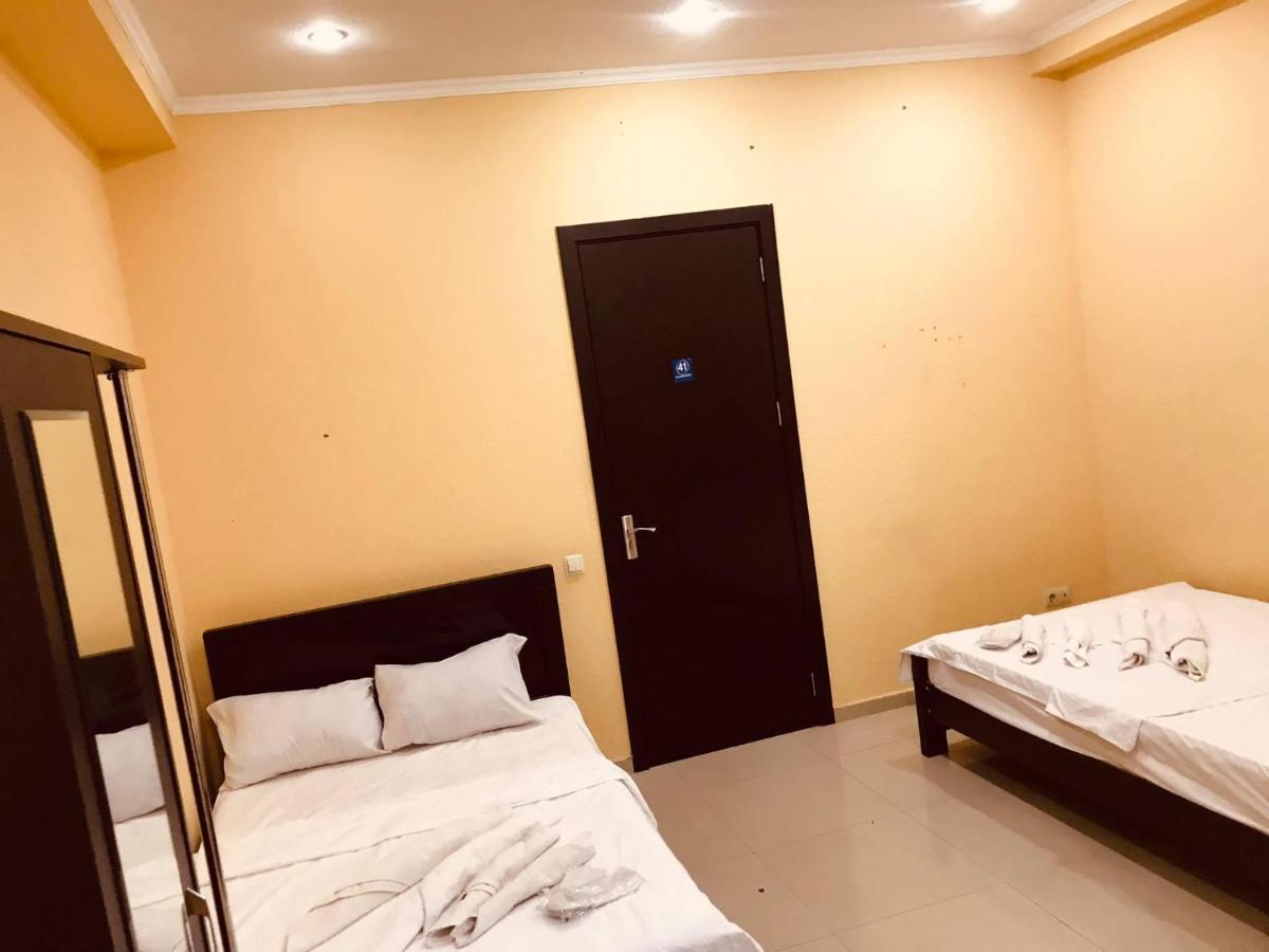 Rostus Hotel Tbilisi Bagian luar foto