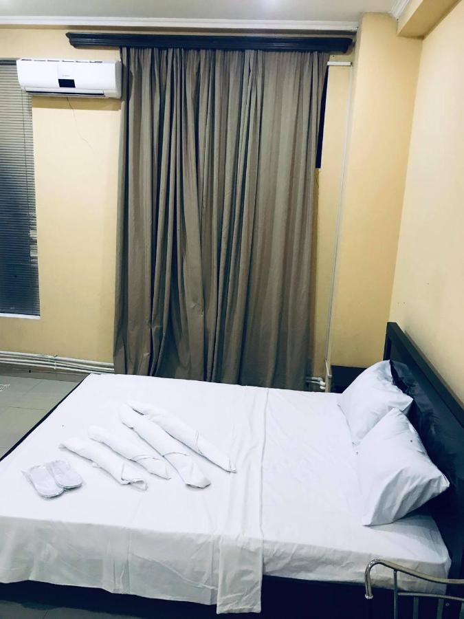 Rostus Hotel Tbilisi Bagian luar foto